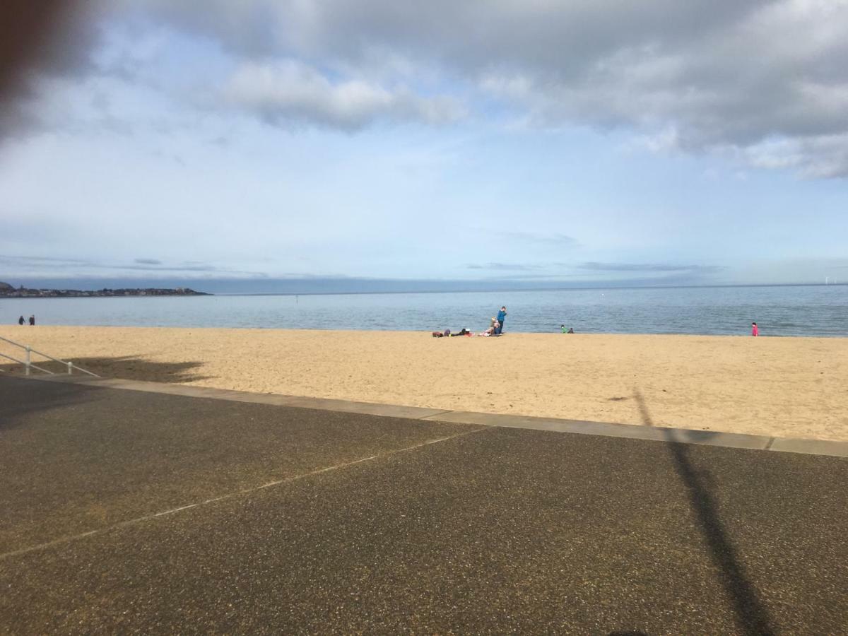 Flat 2 Opposite Travel Lodge Colwyn Bay Bagian luar foto