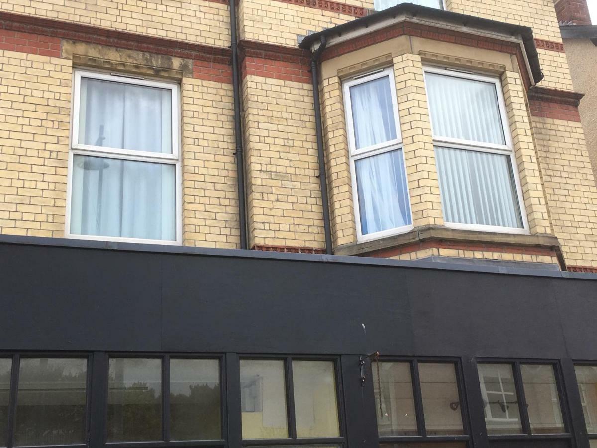 Flat 2 Opposite Travel Lodge Colwyn Bay Bagian luar foto