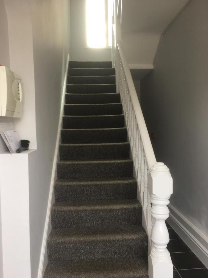 Flat 2 Opposite Travel Lodge Colwyn Bay Bagian luar foto