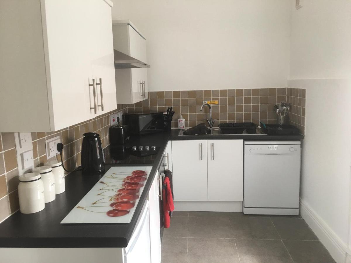 Flat 2 Opposite Travel Lodge Colwyn Bay Bagian luar foto