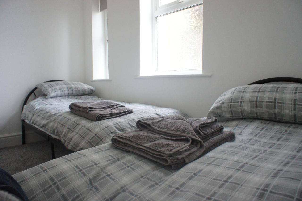 Flat 2 Opposite Travel Lodge Colwyn Bay Bagian luar foto